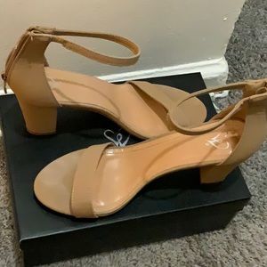 TAN HEELS